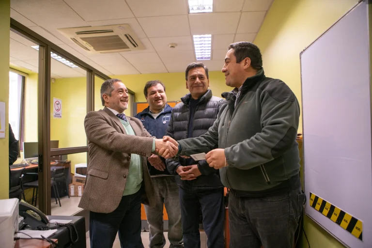 San Carlos entregó la primera licencia de conducir digital en Ñuble