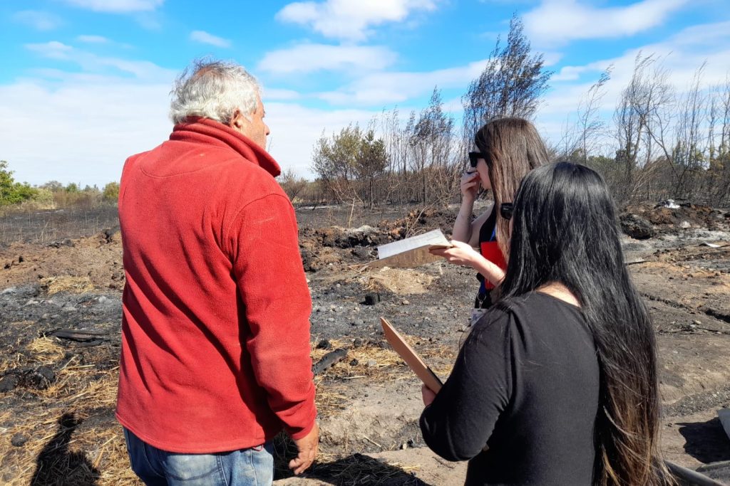 San Carlos aplicó Ficha FIBE a damnificados por incendio forestal en sector Santa Isabel