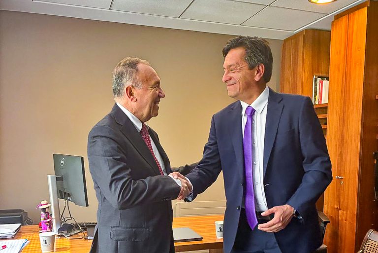 Alcalde Rubén Méndez se reúne con futuro ministro de la Secretaría General de la Presidencia para articular proyectos estratégicos para San Carlos