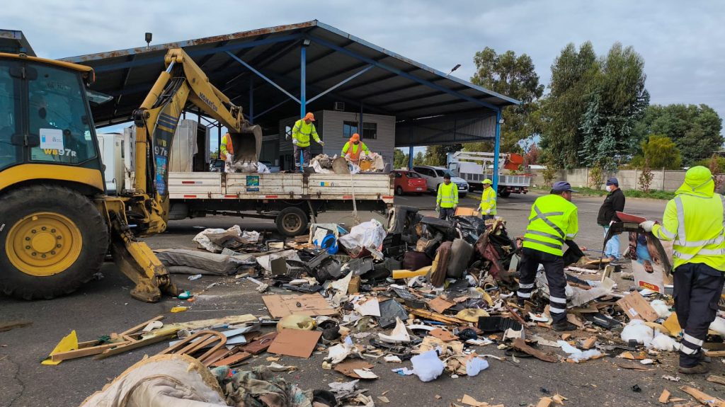 Operativo Cachureos retira más de 4 toneladas de residuos en sector 11 de septiembre y proyecta nuevos despliegues en San Carlos