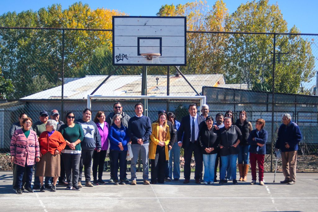 Proyecto de sede social y multicancha en Villa Los Jardines es priorizado por la Municipalidad de San Carlos y respaldado por autoridades regionales