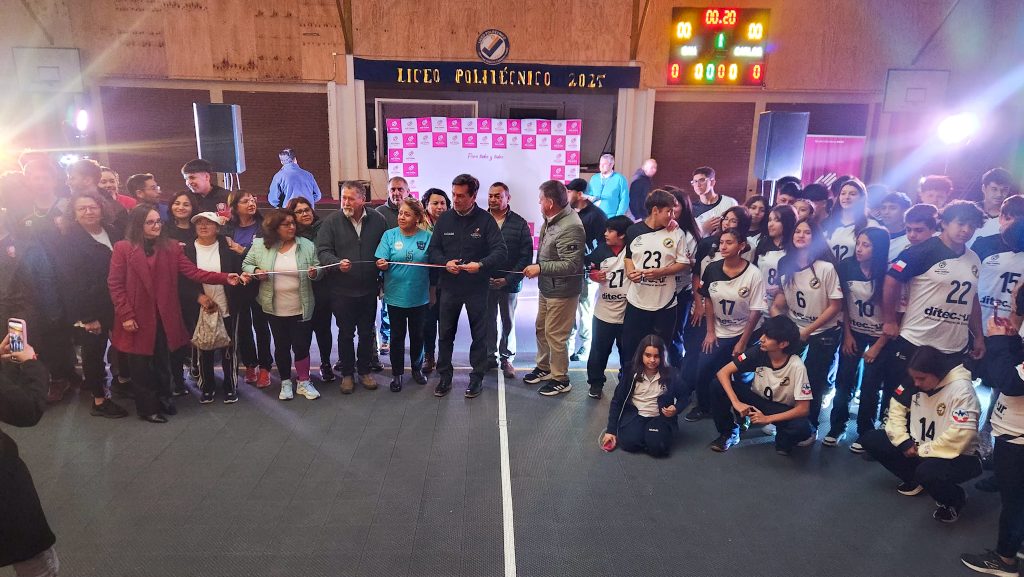 Gimnasio Héctor Aqueveque Aránguiz reabre sus puertas tras millonaria inversión y marca avance en infraestructura deportiva comunal