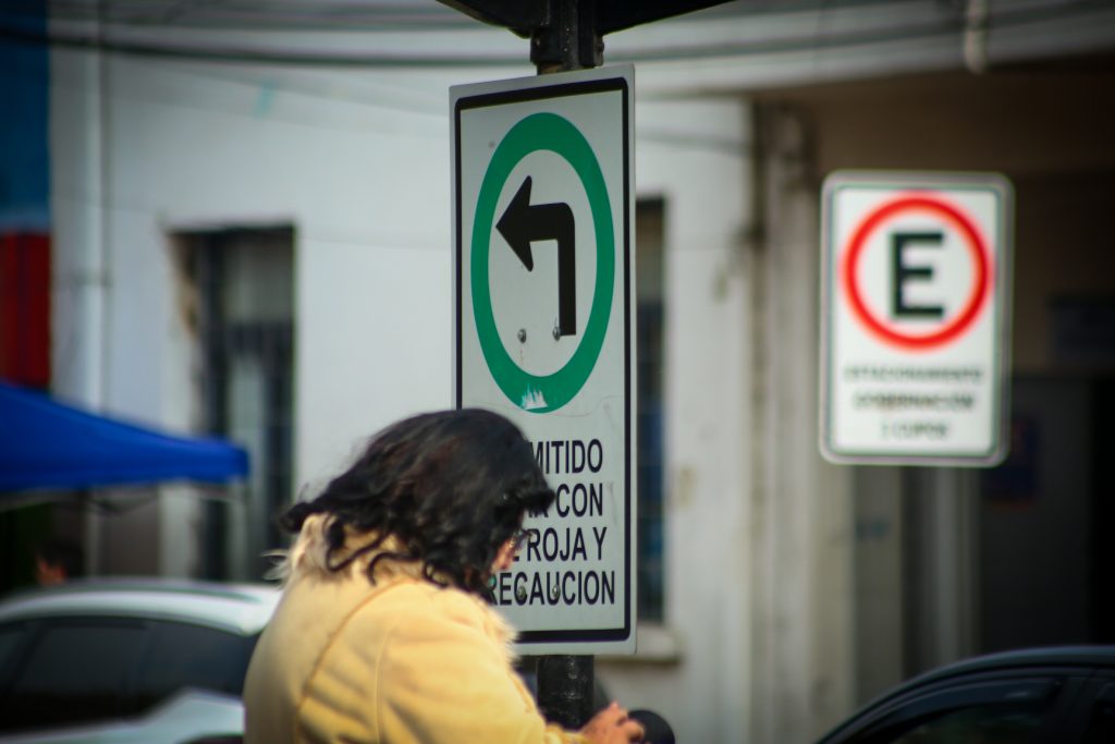 Una deuda histórica con la seguridad vial: San Carlos adjudica esperada licitación para renovar señalética y demarcaciones en la comuna