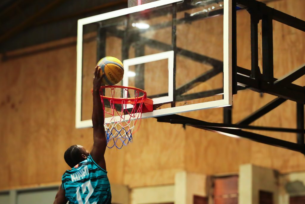 El básquetbol volvió a vibrar en San Carlos con exitoso torneo 3×3 en el gimnasio Héctor Aqueveque Aránguiz