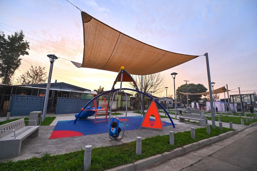Nuevo Amanecer Sur estrenó moderna plaza que recupera espacio público para las familias del sector