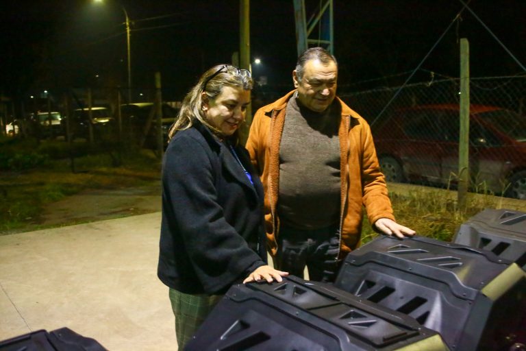 Menos residuos y más sustentabilidad: familias de Cachapoal recibieron composteras para transformar desechos orgánicos en abono natural